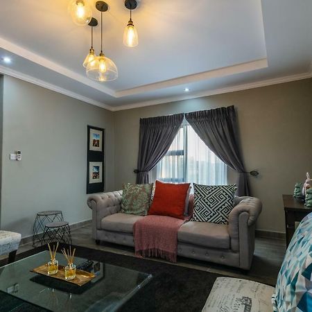 Gemstone Suites Jwaneng Kültér fotó